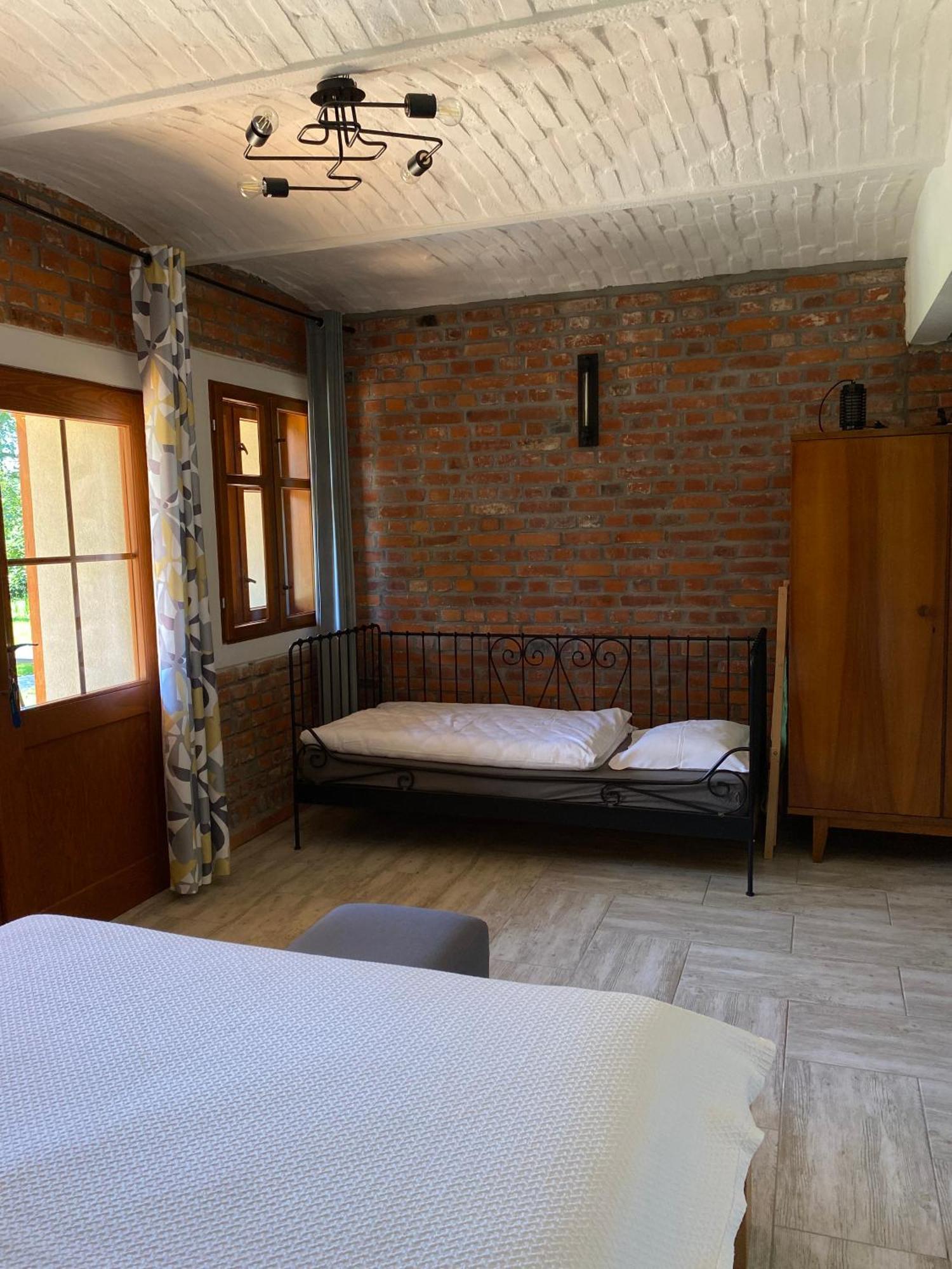 Agroturystyka Borow - Pokoje Prusice Esterno foto